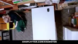 بعد ضبطها تسرق عامل الامن ونيك قوى وعنيف