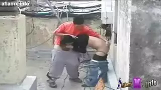 مصري ينيك جارتة الشرموطة علي سطح البيت في الكس بعد ما تمص زبه