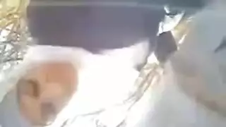 بنت تبوس وتمصمص رجلين وفخد بنت