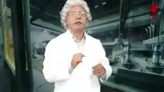 تدخل الحمام عارية تجد زوج امها عاري يفشخها نيك من ورا