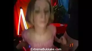 فاتنة الساخنة في سن المراهقة يحصل على الوجه والفم ضخمة من نائب الرئيس.