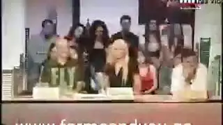 الثدي الصغيرة منافسة على ركبتيها