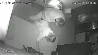 كاميرا المراقبة تصورة و هو يساوم الشرموطة و ينيكها