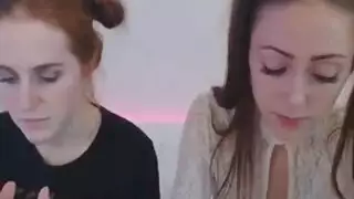 السيدات مثير تمتص بفارغ الصبر ديك رجل كبير متزوج واحد بعد آخر، في غرفة النوم