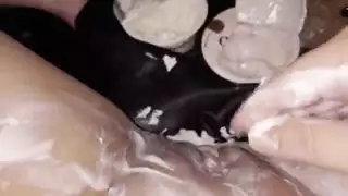 ابنة زوجتي تصبح فظيعة مع الزبادي والدسار الزجاجي الضخملم أكن أعلم أن هذا يمكن أن يحدث إذا كنت سأتركها في المنزل بمفردهاإنها تستمني عن طريق الطعام والأنين بالنسبة لي أن يمارس الجنس معهاالعربية سنووايتأمريكا