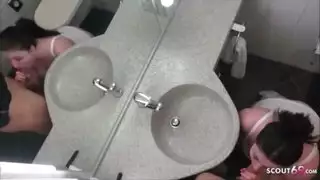 سكس كشفت اخوها في الحمام