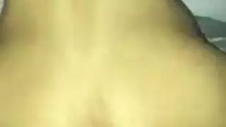 الرجل الأسود هو سخيف صديقته الجديدة طوال الليل والاستمتاع بكل ثانية منه.