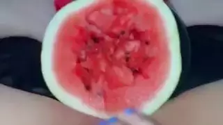 البطيخ مضاعفة محلية الصنع هزات الجماع في سن المراهقة ضيق