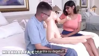 ميا خليفة نجمة الأفلام الإباحية العربية تعلم العذراء كيفية ممارسة الجنس مع امرأة