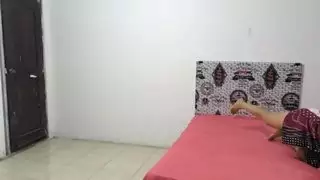 زوج عربي وجد زوجته تمارس الجنس مع رجل لاتيني وكان رد فعلها قويا !!