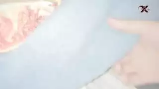 واحد بيحسس علي كس مراته