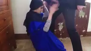 لطيف في سن المراهقة العربية بينيلوب نائب الرئيس تمتص الديك للتعليم