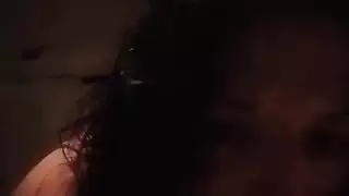 شاهد هذا الزوجين الأبيضين المثيرين وهي تمنحه أفضل اللسان في حياته بمهاراتها المذهلة في الرأس